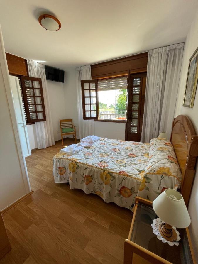 Hostal Restaurante Luz De Luna Villanueva De Arosa Buitenkant foto