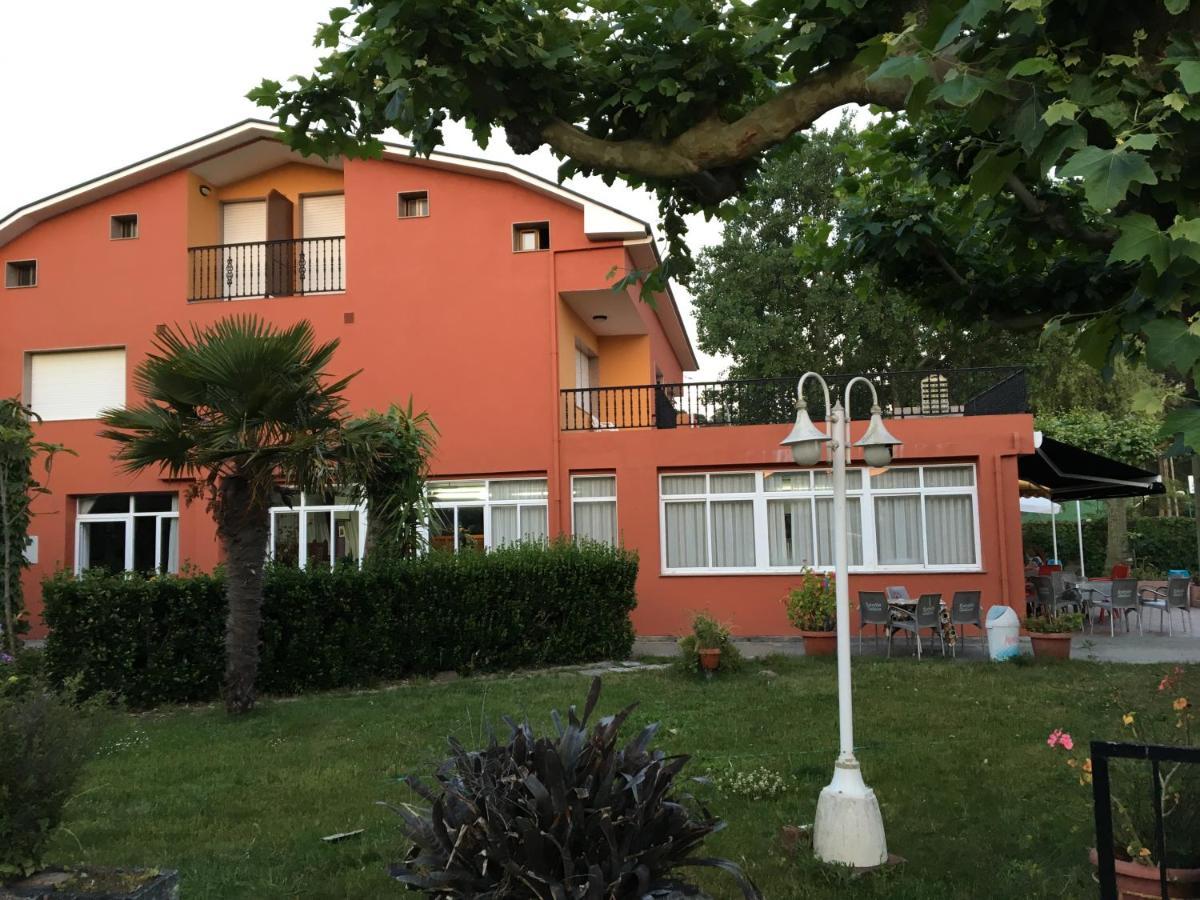 Hostal Restaurante Luz De Luna Villanueva De Arosa Buitenkant foto